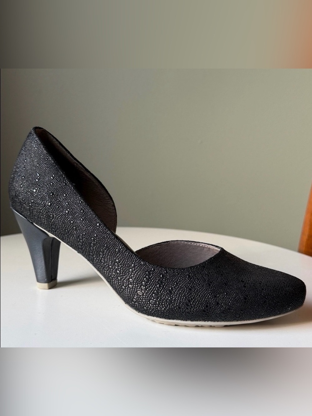 TSUBO black textured leather d'Orsay mid-heel pumps